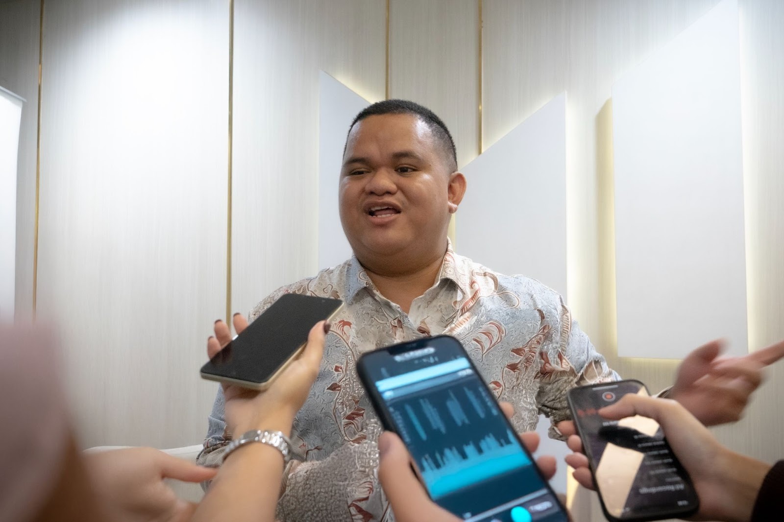 Harga Emas Hari Ini Menguat Tipis, XAUUSD Berpotensi Rebound, Antam Ikut Naik?